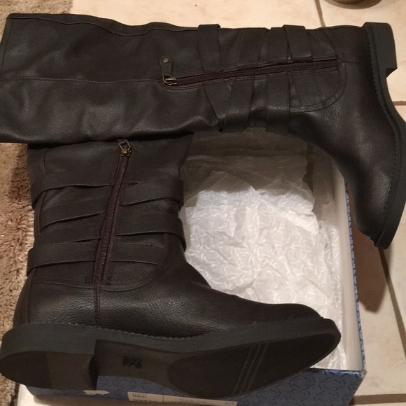 New in box Ashley Brown vera Wang boots 6.5 tall - Picture 2 of 8